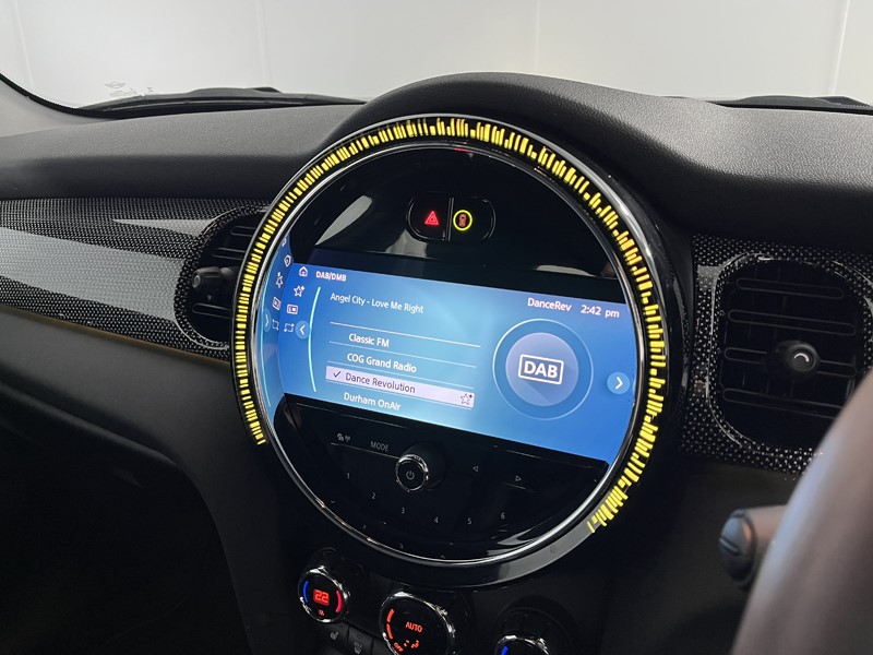 2022 (72) MINI HATCHBACK 1.5 Cooper Exclusive 3dr Auto 5441326