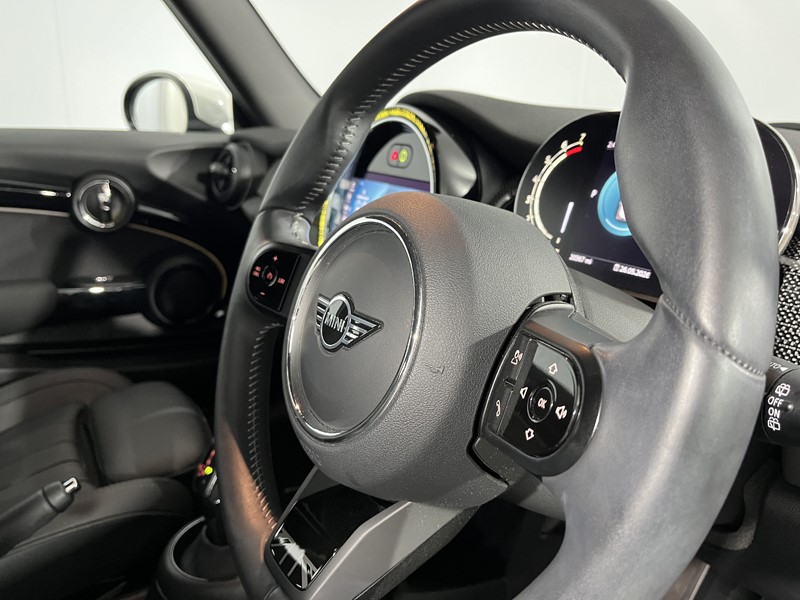 2022 (72) MINI HATCHBACK 1.5 Cooper Exclusive 3dr Auto 5441321