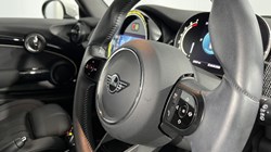 2022 (72) MINI HATCHBACK 1.5 Cooper Exclusive 3dr Auto 5441321