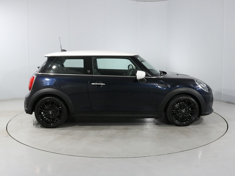 2022 (72) MINI HATCHBACK 1.5 Cooper Exclusive 3dr Auto 5441303
