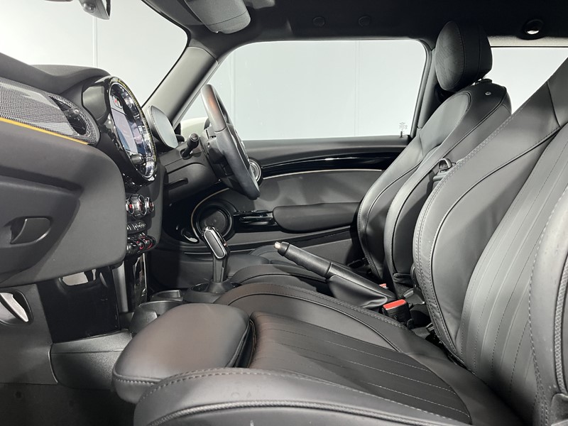 2022 (72) MINI HATCHBACK 1.5 Cooper Exclusive 3dr Auto 5441334
