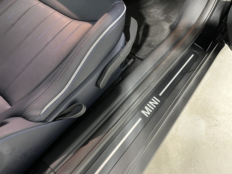 2025 (25) MINI COOPER 135kW E Exclusive 41kWh 3dr Auto 5441679