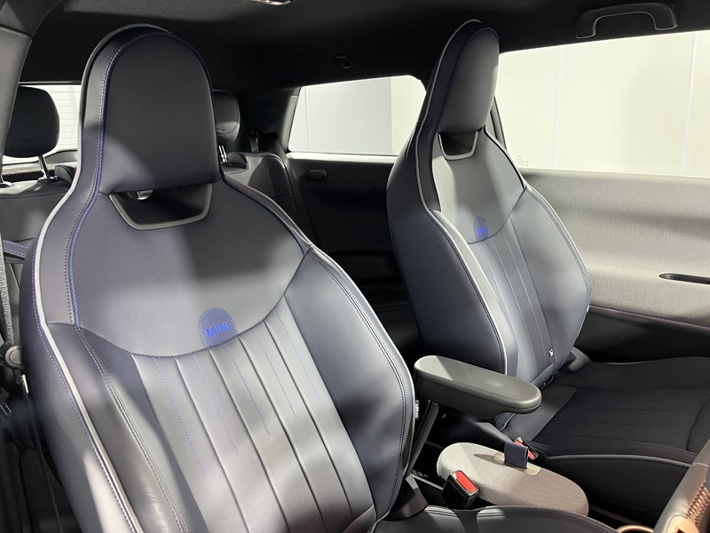 2025 (25) MINI COOPER 135kW E Exclusive 41kWh 3dr Auto 5441670