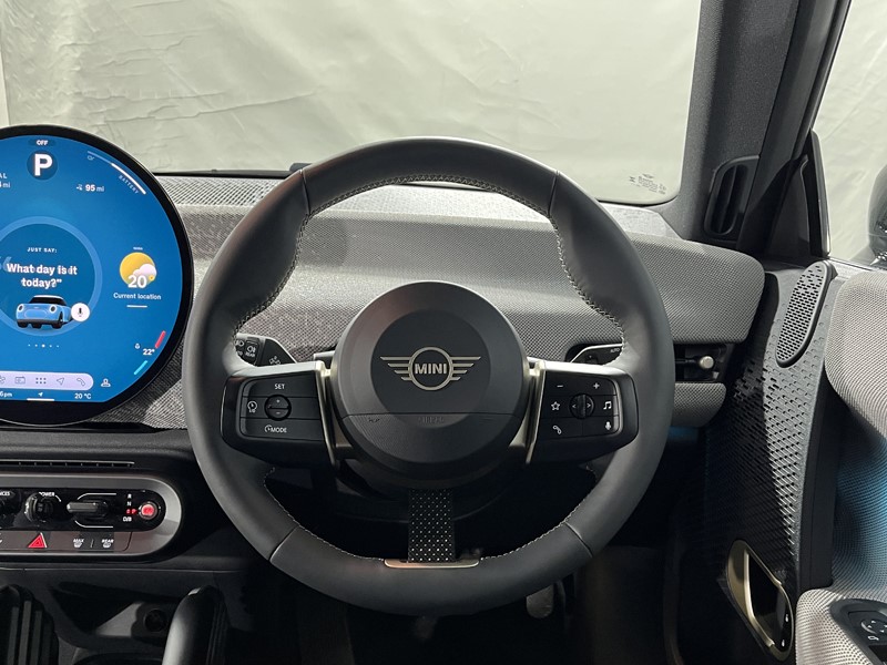 2025 (25) MINI COOPER 135kW E Exclusive 41kWh 3dr Auto 5441664