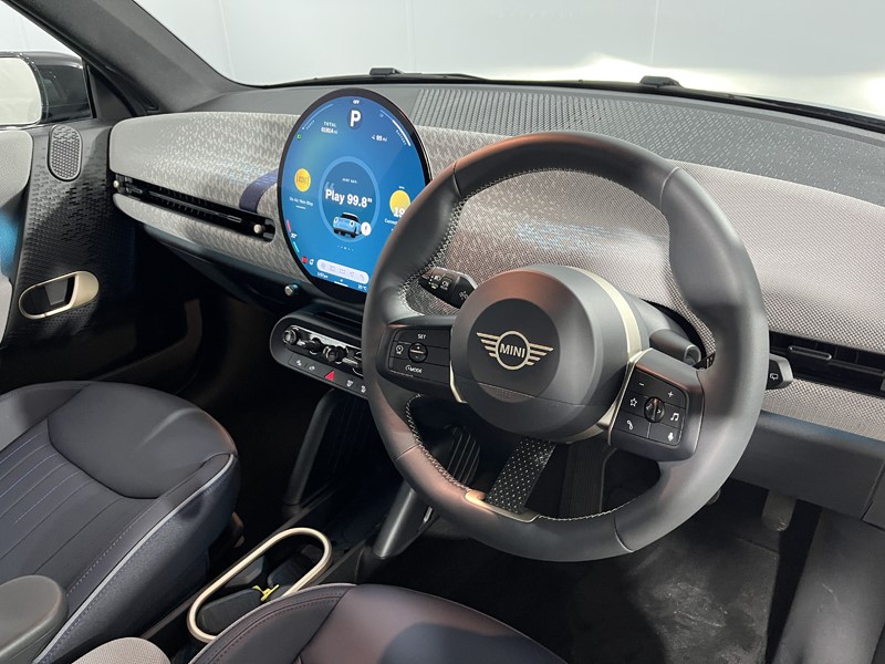 2025 (25) MINI COOPER 135kW E Exclusive 41kWh 3dr Auto 5441665