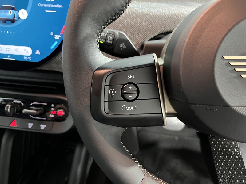 2025 (25) MINI COOPER 135kW E Exclusive 41kWh 3dr Auto 5441681