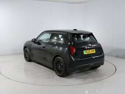 2025 (25) MINI COOPER 135kW E Exclusive 41kWh 3dr Auto