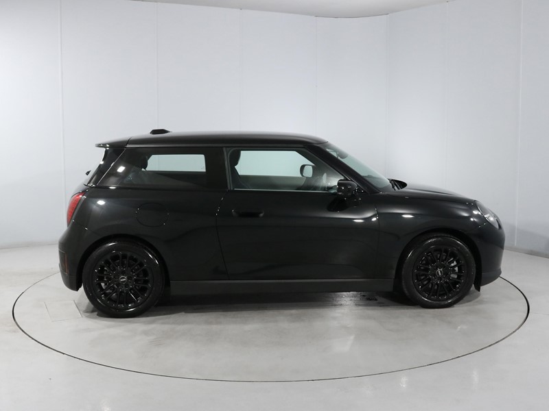 2025 (25) MINI COOPER 135kW E Exclusive 41kWh 3dr Auto 5441662