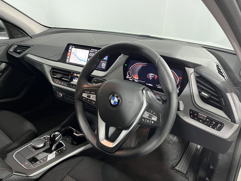 2024 (24) BMW 1 SERIES 116d SE 5dr Step Auto [Live Cockpit Professional] 5457424