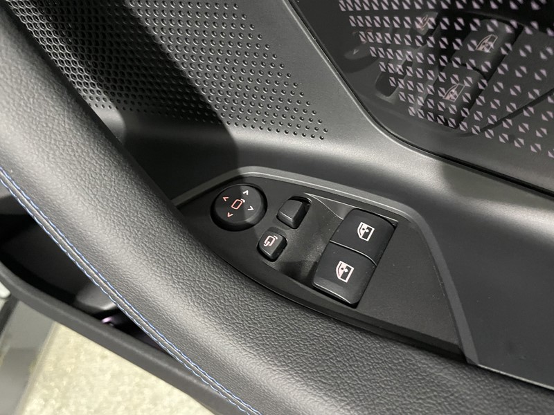 2022 (22) BMW 2 SERIES 220i M Sport 2dr Step Auto 5528351