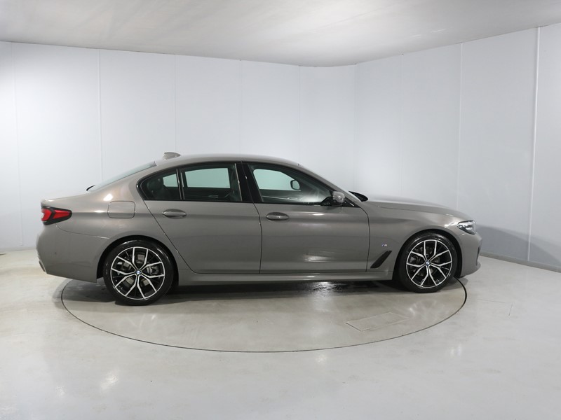 2022 (22) BMW 5 SERIES 520d MHT M Sport 4dr Step Auto 5464979
