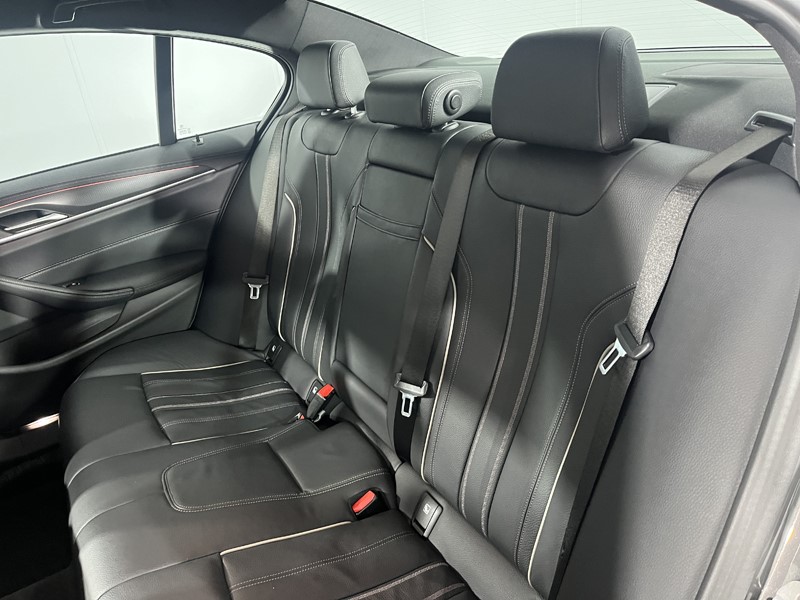 2022 (22) BMW 5 SERIES 520d MHT M Sport 4dr Step Auto 5464988
