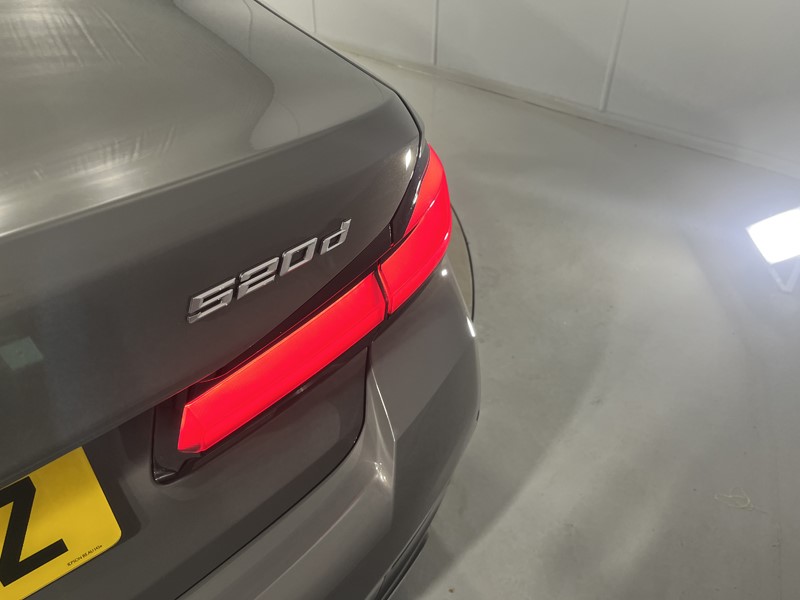 2022 (22) BMW 5 SERIES 520d MHT M Sport 4dr Step Auto 5465020
