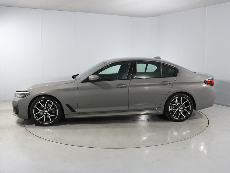 2022 (22) BMW 5 SERIES 520d MHT M Sport 4dr Step Auto 5465024