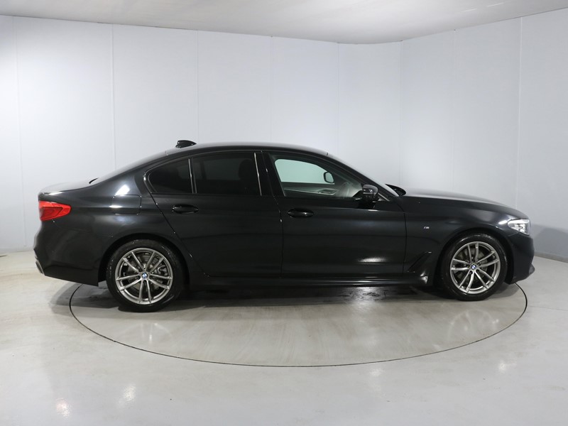 2020 (20) BMW 5 SERIES 520d MHT M Sport 4dr Auto 5465027