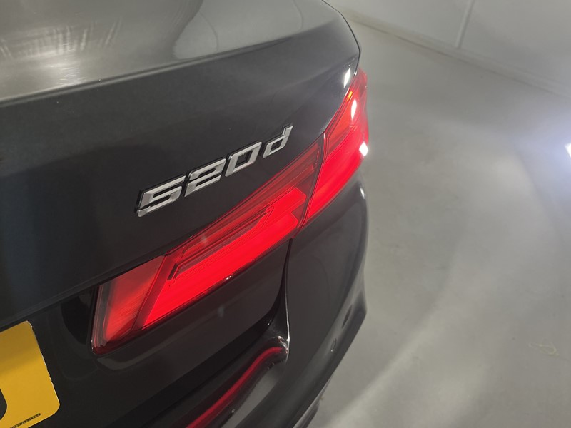 2020 (20) BMW 5 SERIES 520d MHT M Sport 4dr Auto 5465066