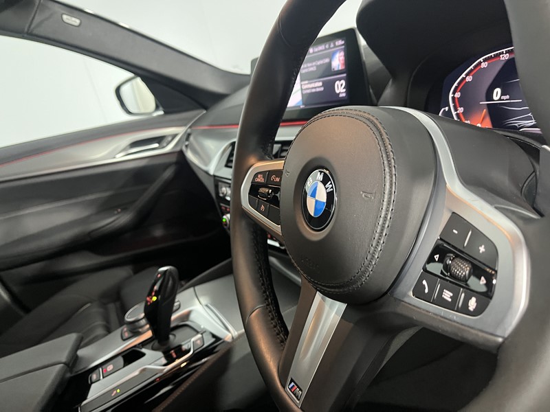 2020 (20) BMW 5 SERIES 520d MHT M Sport 4dr Auto 5465046