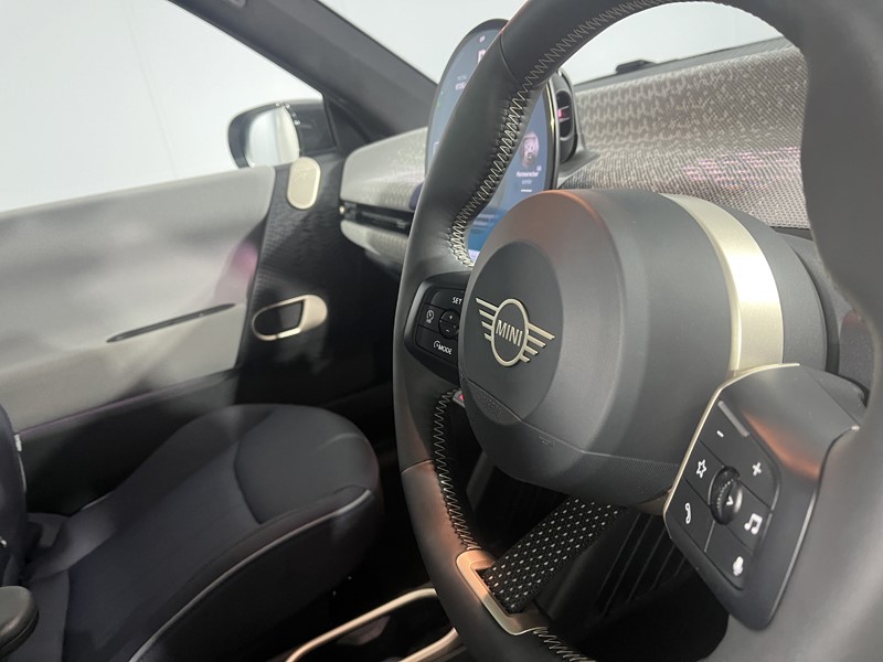 2024 (74) MINI COOPER 160kW SE Exclusive 54kWh 3dr Auto 5487940