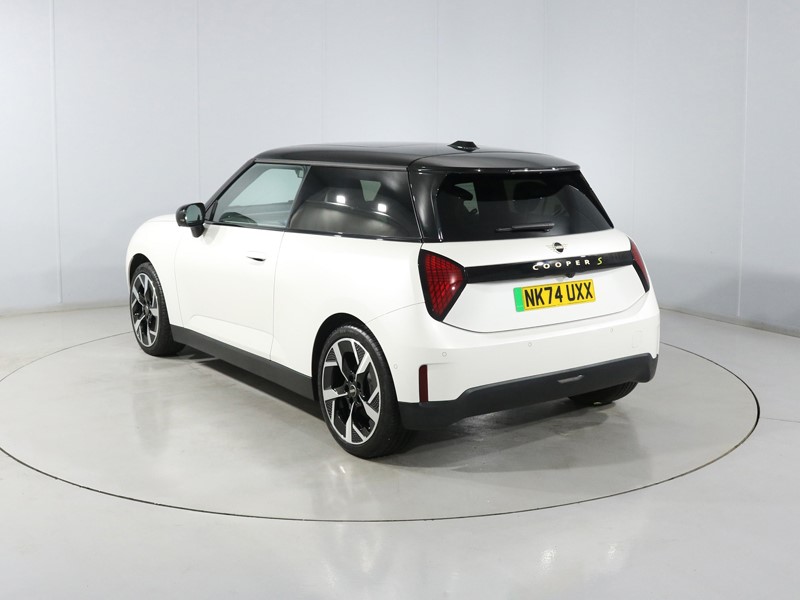 2024 (74) MINI COOPER 160kW SE Exclusive 54kWh 3dr Auto 5487919