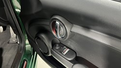 2020 (70) MINI HATCHBACK 1.5 Cooper Sport II 3dr 5487977