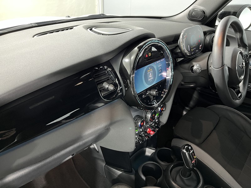 2023 (72) MINI CONVERTIBLE 1.5 Cooper Sport 2dr Auto 5482939