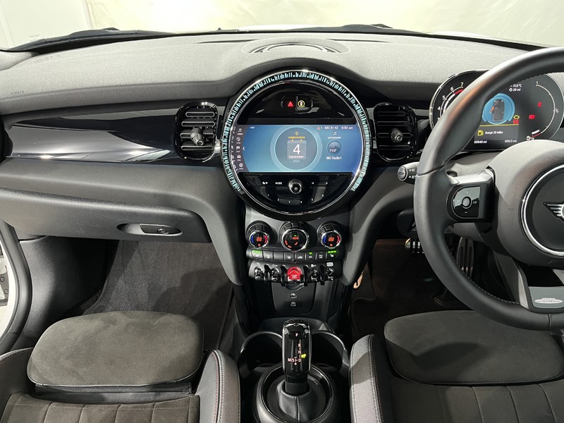 2023 (72) MINI CONVERTIBLE 1.5 Cooper Sport 2dr Auto 5482936