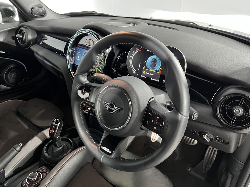 2023 (72) MINI CONVERTIBLE 1.5 Cooper Sport 2dr Auto 5482938