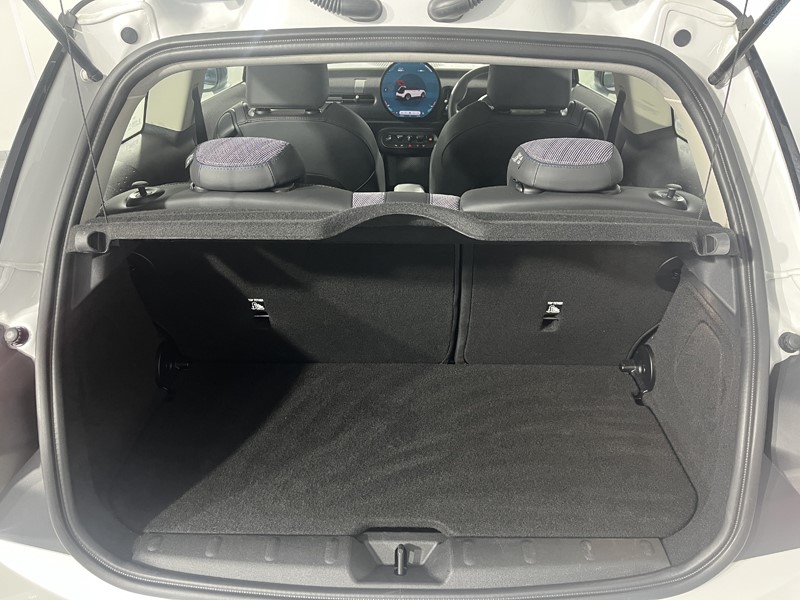 2025 (75) MINI COOPER 1.5 C Classic 3dr Auto 5488054