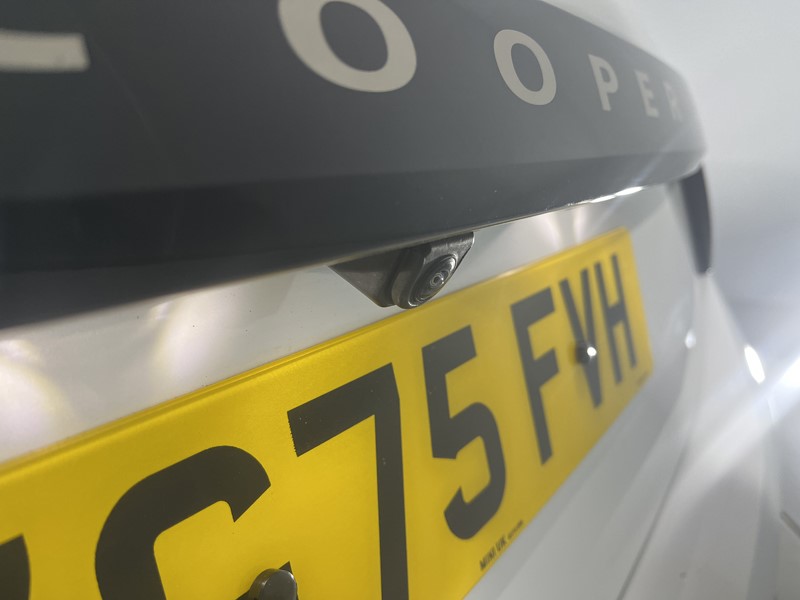 2025 (75) MINI COOPER 1.5 C Classic 3dr Auto 5488077