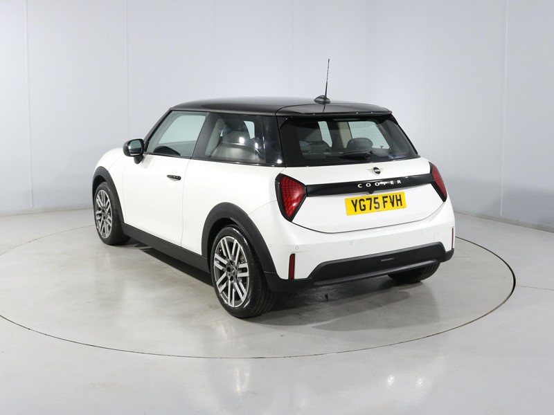 2025 (75) MINI COOPER 1.5 C Classic 3dr Auto 1