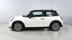2025 (75) MINI COOPER 1.5 C Classic 3dr Auto 5488080