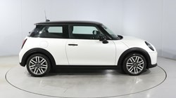 2025 (75) MINI COOPER 1.5 C Classic 3dr Auto 5488044