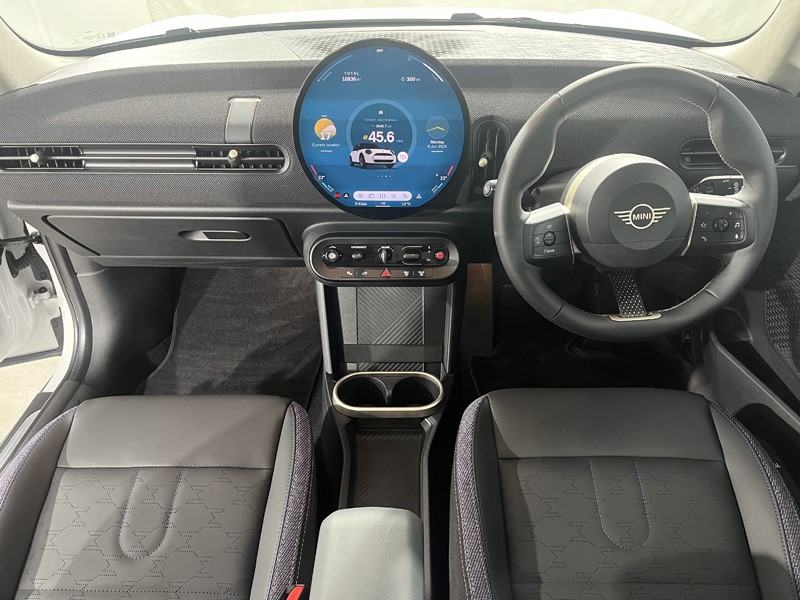 2025 (75) MINI COOPER 1.5 C Classic 3dr Auto 5488045
