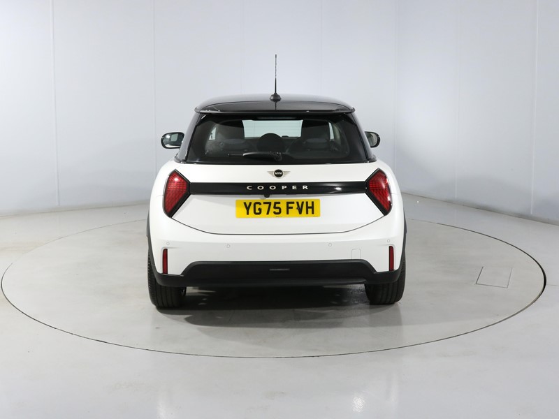 2025 (75) MINI COOPER 1.5 C Classic 3dr Auto 5488056