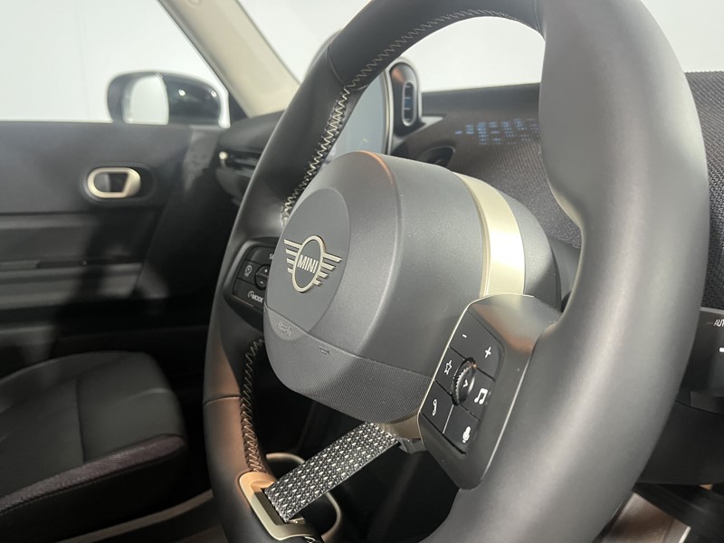 2025 (75) MINI COOPER 1.5 C Classic 3dr Auto 5488061