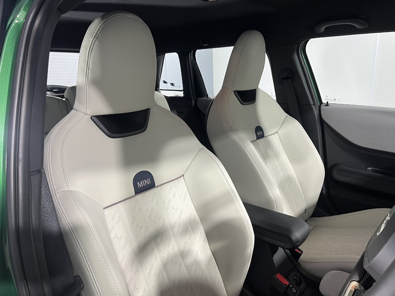 2025 (75) MINI COOPER 1.5 C Exclusive 5dr Auto 5484438