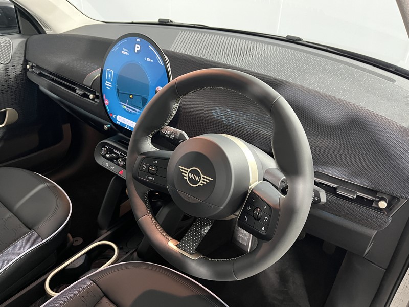 2025 (75) MINI COOPER 135kW E Classic 41kWh 3dr Auto 5484265