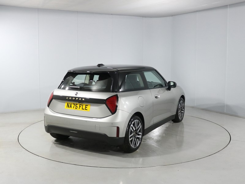 2025 (75) MINI COOPER 135kW E Classic 41kWh 3dr Auto 5484297