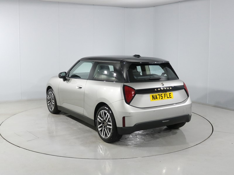 2025 (75) MINI COOPER 135kW E Classic 41kWh 3dr Auto 5484261