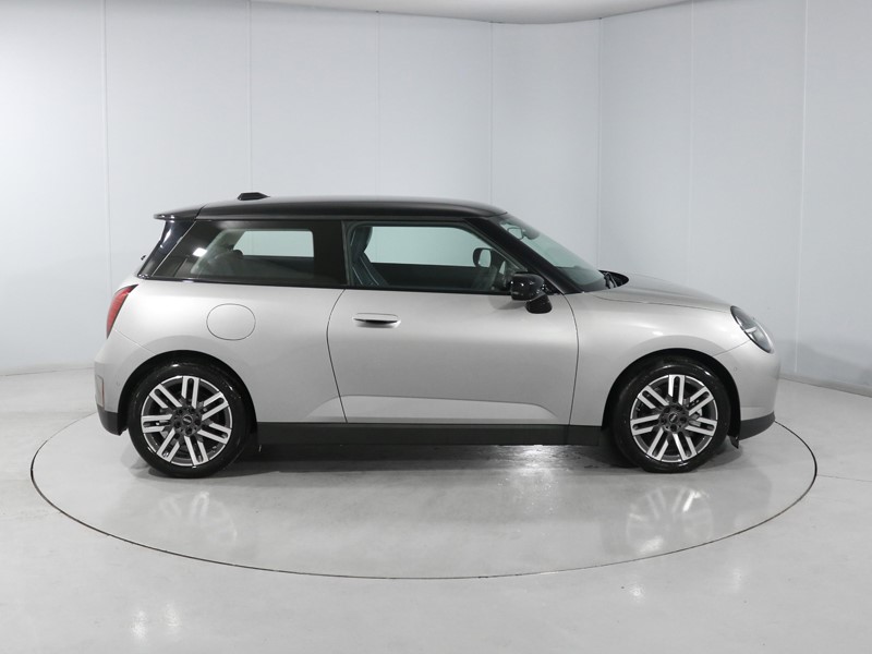 2025 (75) MINI COOPER 135kW E Classic 41kWh 3dr Auto 5484262