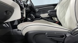 2022 (72) MINI HATCHBACK 1.5 Cooper Exclusive 3dr Auto 5511392