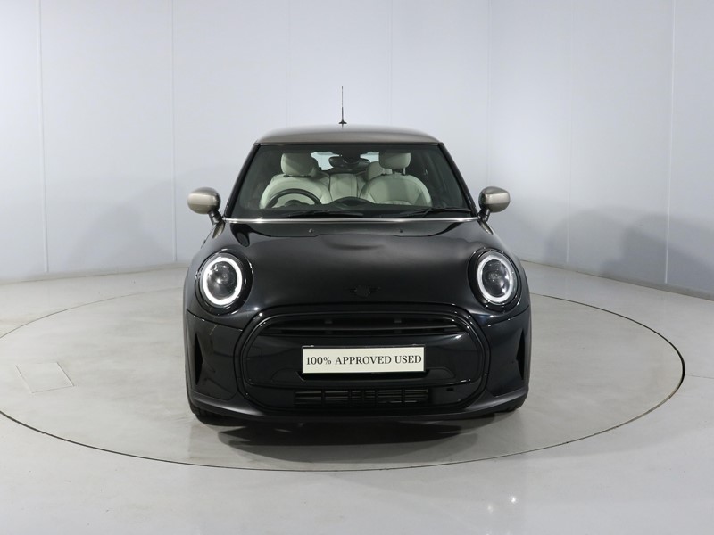 2022 (72) MINI HATCHBACK 1.5 Cooper Exclusive 3dr Auto 5511376