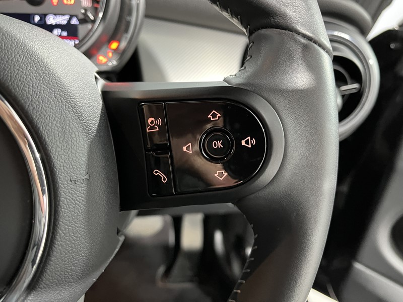 2022 (72) MINI HATCHBACK 1.5 Cooper Exclusive 3dr Auto 5511382