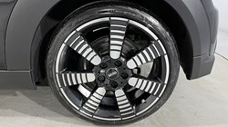 2022 (72) MINI HATCHBACK 1.5 Cooper Exclusive 3dr Auto 5511374