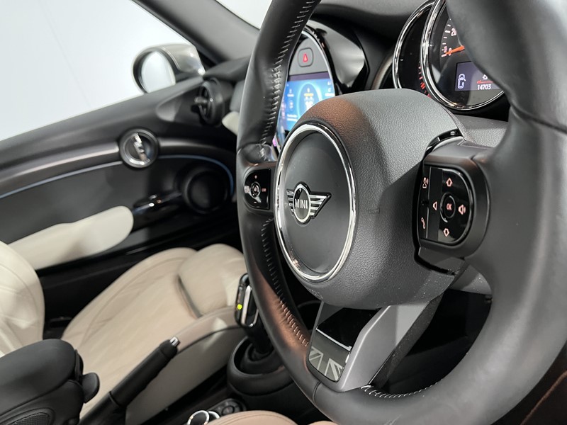 2022 (72) MINI HATCHBACK 1.5 Cooper Exclusive 3dr Auto 5511380
