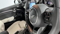 2022 (72) MINI HATCHBACK 1.5 Cooper Exclusive 3dr Auto 5511380
