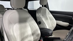 2022 (72) MINI HATCHBACK 1.5 Cooper Exclusive 3dr Auto 5511371