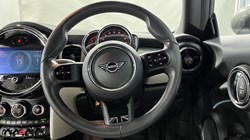 2022 (72) MINI HATCHBACK 1.5 Cooper Exclusive 3dr Auto 5511365