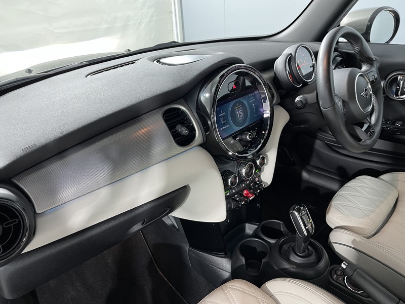 2022 (72) MINI HATCHBACK 1.5 Cooper Exclusive 3dr Auto 5511367