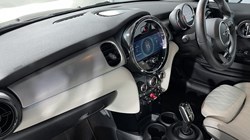 2022 (72) MINI HATCHBACK 1.5 Cooper Exclusive 3dr Auto 5511367